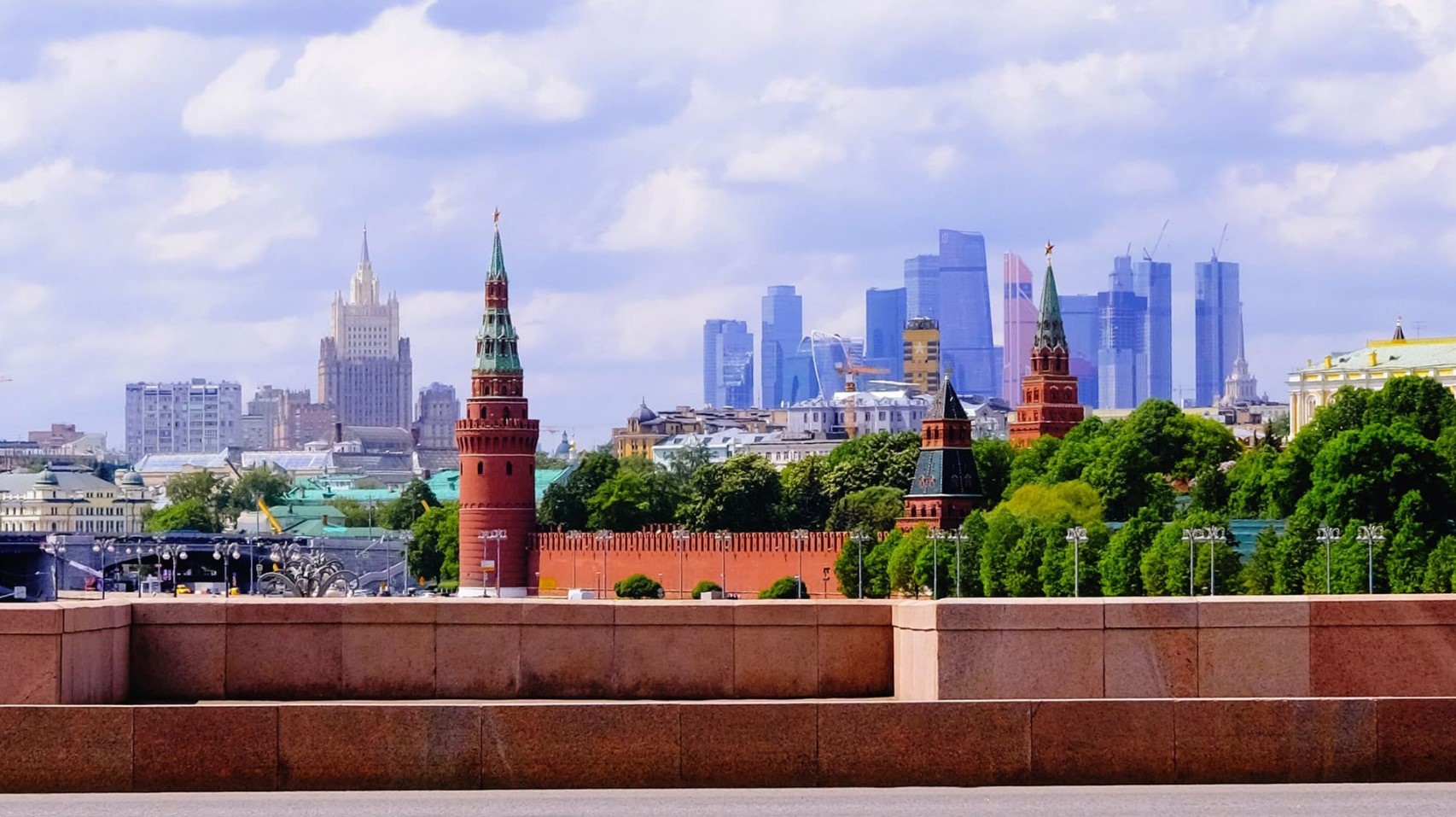Чем ближе ЖК к Кремлю, тем дороже в нём стоят квартиры