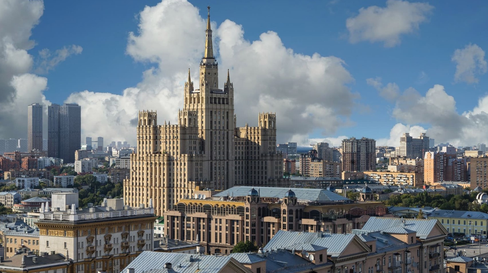 В сентябре в Москве продали имущество коррупционнеров на 10 млн рублей